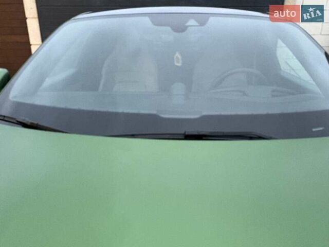 Зелений Порше Тайкан, об'ємом двигуна 0 л та пробігом 32 тис. км за 72000 $, фото 10 на Automoto.ua