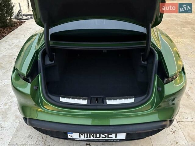 Зелений Порше Тайкан, об'ємом двигуна 0 л та пробігом 32 тис. км за 72000 $, фото 56 на Automoto.ua