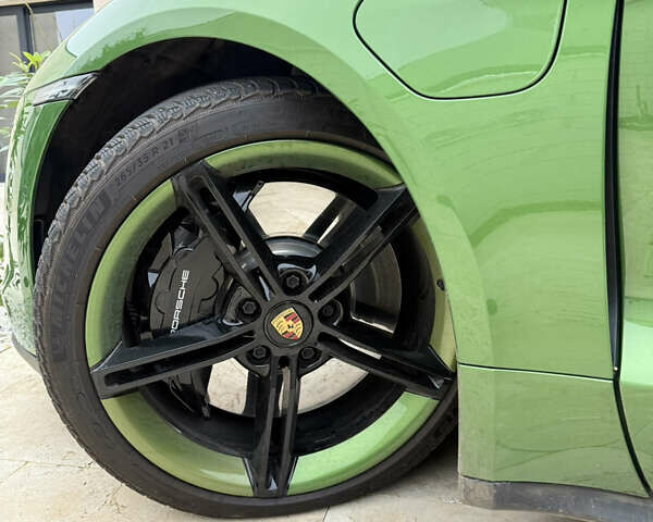 Зелений Порше Тайкан, об'ємом двигуна 0 л та пробігом 32 тис. км за 65000 $, фото 12 на Automoto.ua