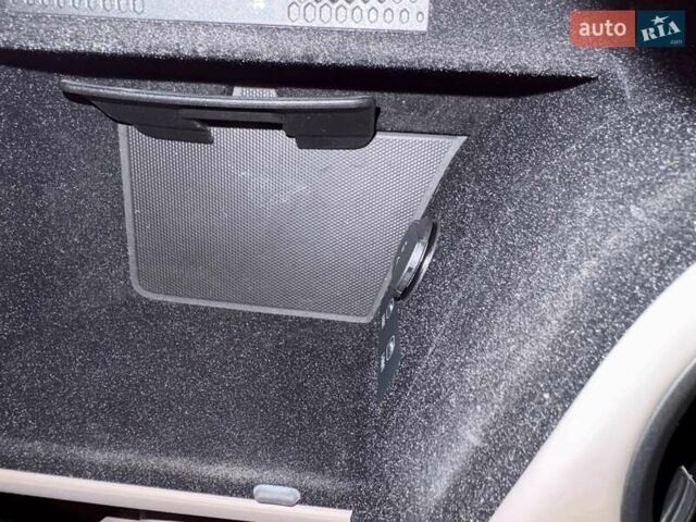 Зелений Порше Тайкан, об'ємом двигуна 0 л та пробігом 32 тис. км за 72000 $, фото 51 на Automoto.ua