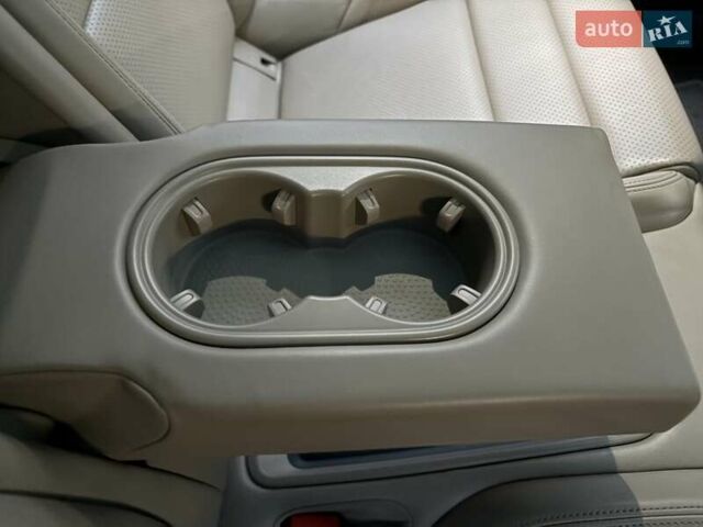 Зелений Порше Тайкан, об'ємом двигуна 0 л та пробігом 32 тис. км за 72000 $, фото 42 на Automoto.ua