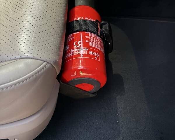 Зелений Порше Тайкан, об'ємом двигуна 0 л та пробігом 32 тис. км за 72000 $, фото 47 на Automoto.ua