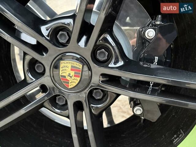 Зелений Порше Тайкан, об'ємом двигуна 0 л та пробігом 32 тис. км за 72000 $, фото 18 на Automoto.ua