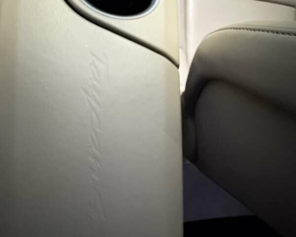 Зелений Порше Тайкан, об'ємом двигуна 0 л та пробігом 32 тис. км за 72000 $, фото 36 на Automoto.ua