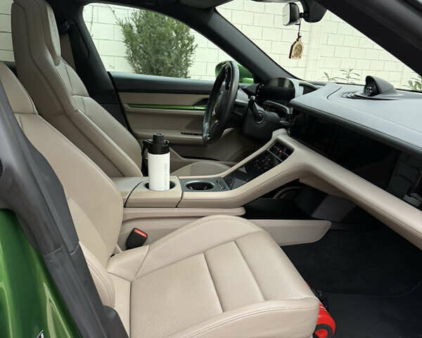 Зелений Порше Тайкан, об'ємом двигуна 0 л та пробігом 32 тис. км за 65000 $, фото 7 на Automoto.ua