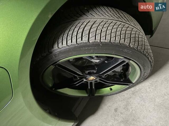 Зелений Порше Тайкан, об'ємом двигуна 0 л та пробігом 32 тис. км за 72000 $, фото 62 на Automoto.ua