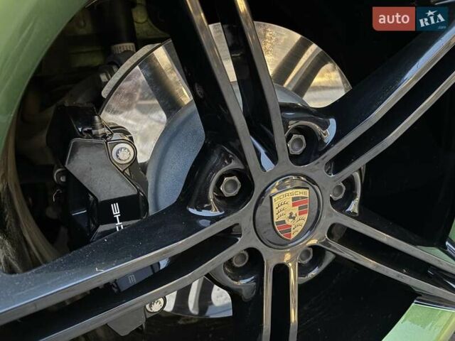 Зелений Порше Тайкан, об'ємом двигуна 0 л та пробігом 32 тис. км за 72000 $, фото 58 на Automoto.ua