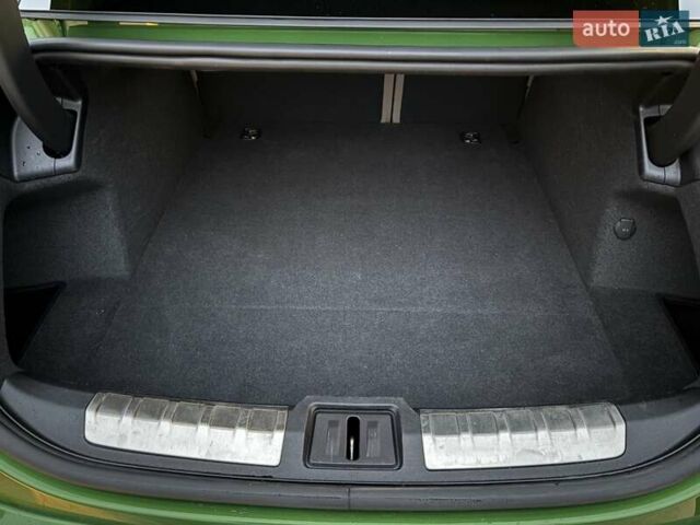 Зелений Порше Тайкан, об'ємом двигуна 0 л та пробігом 32 тис. км за 72000 $, фото 52 на Automoto.ua