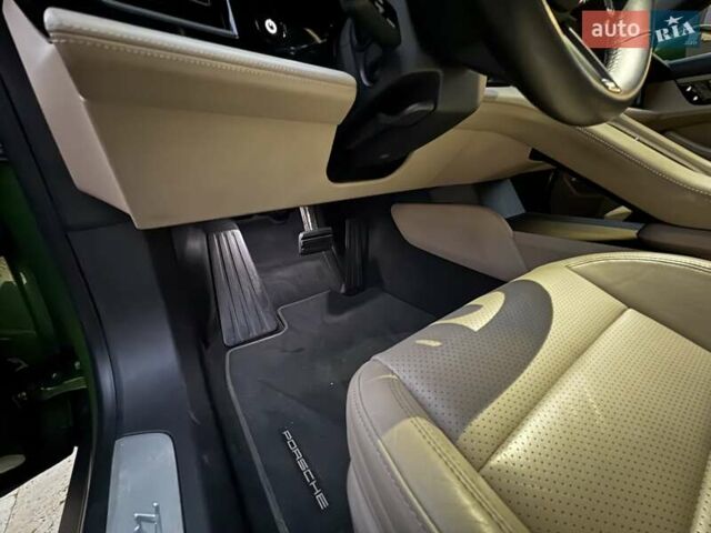 Зелений Порше Тайкан, об'ємом двигуна 0 л та пробігом 32 тис. км за 72000 $, фото 48 на Automoto.ua
