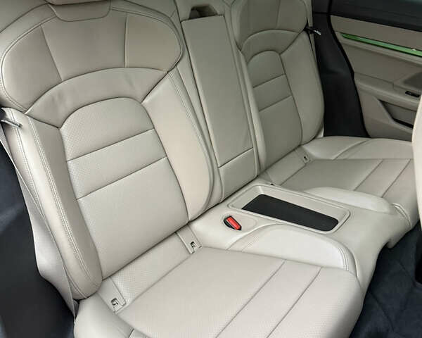 Зелений Порше Тайкан, об'ємом двигуна 0 л та пробігом 32 тис. км за 65000 $, фото 5 на Automoto.ua