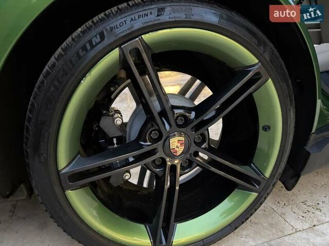 Зелений Порше Тайкан, об'ємом двигуна 0 л та пробігом 32 тис. км за 72000 $, фото 20 на Automoto.ua