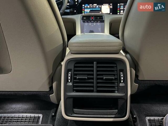 Зелений Порше Тайкан, об'ємом двигуна 0 л та пробігом 32 тис. км за 72000 $, фото 39 на Automoto.ua