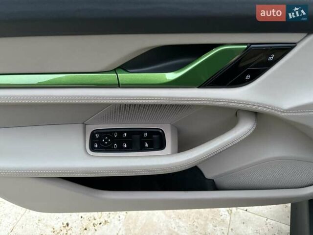 Зелений Порше Тайкан, об'ємом двигуна 0 л та пробігом 32 тис. км за 72000 $, фото 35 на Automoto.ua