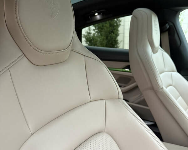 Зелений Порше Тайкан, об'ємом двигуна 0 л та пробігом 32 тис. км за 65000 $, фото 6 на Automoto.ua