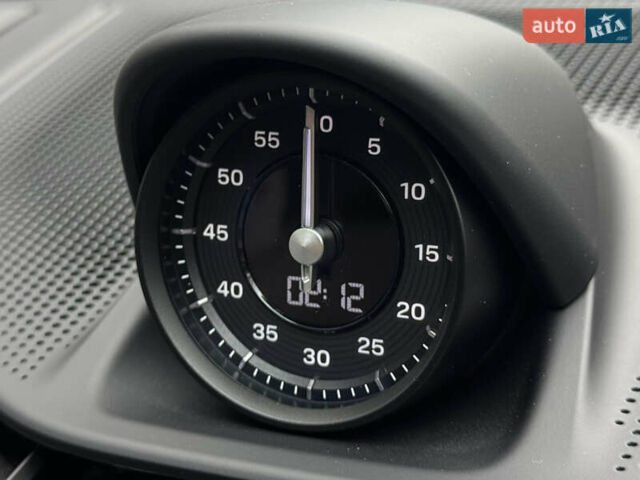 Зеленый Порше Тайкан, объемом двигателя 0 л и пробегом 9 тыс. км за 104700 $, фото 24 на Automoto.ua