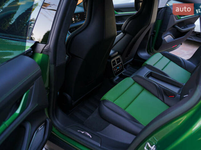 Зеленый Порше Тайкан, объемом двигателя 0 л и пробегом 9 тыс. км за 104700 $, фото 17 на Automoto.ua