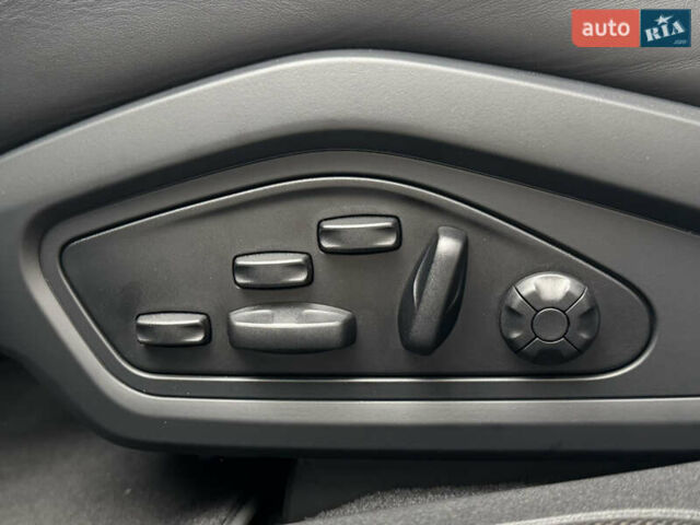 Зеленый Порше Тайкан, объемом двигателя 0 л и пробегом 9 тыс. км за 104700 $, фото 18 на Automoto.ua