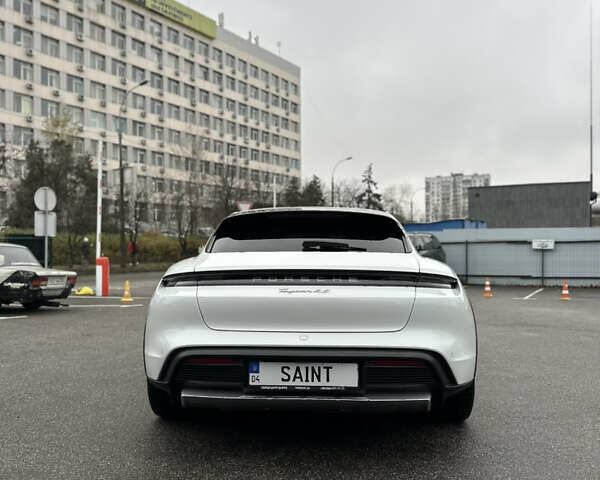 Белый Порше Taycan Cross Turismo, объемом двигателя 0 л и пробегом 81 тыс. км за 70000 $, фото 5 на Automoto.ua