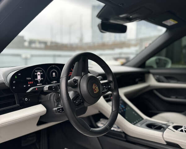 Белый Порше Taycan Cross Turismo, объемом двигателя 0 л и пробегом 81 тыс. км за 70000 $, фото 21 на Automoto.ua