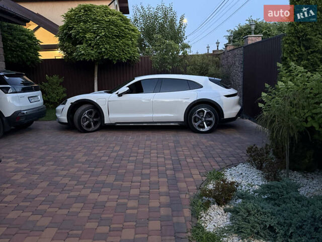 Білий Порше Taycan Cross Turismo, об'ємом двигуна 0 л та пробігом 33 тис. км за 69000 $, фото 1 на Automoto.ua
