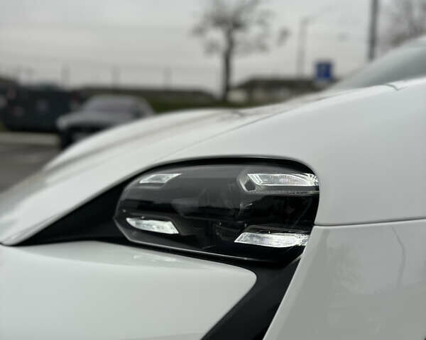 Белый Порше Taycan Cross Turismo, объемом двигателя 0 л и пробегом 81 тыс. км за 70000 $, фото 16 на Automoto.ua