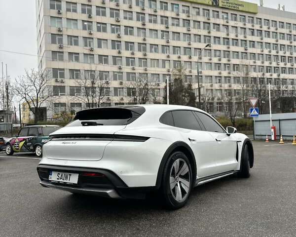 Белый Порше Taycan Cross Turismo, объемом двигателя 0 л и пробегом 81 тыс. км за 70000 $, фото 4 на Automoto.ua