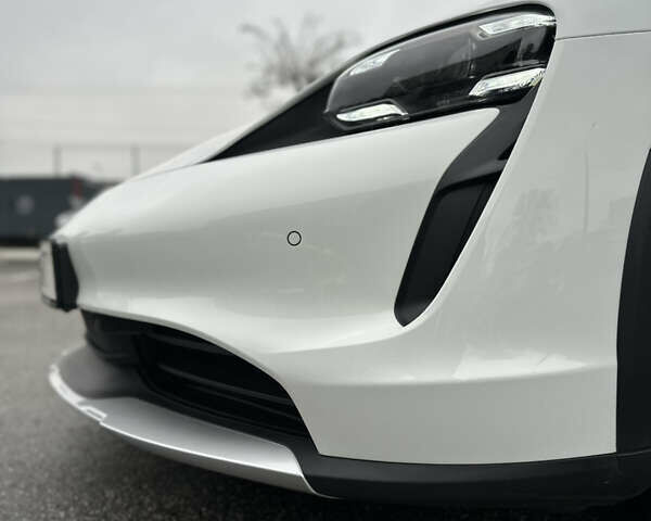 Белый Порше Taycan Cross Turismo, объемом двигателя 0 л и пробегом 81 тыс. км за 70000 $, фото 17 на Automoto.ua