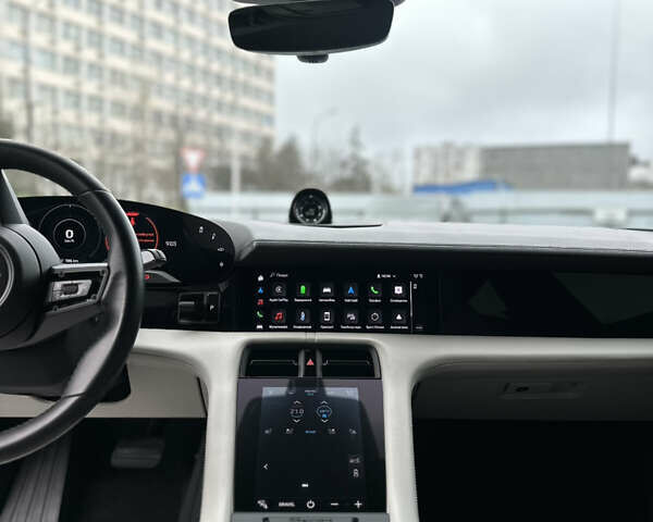 Белый Порше Taycan Cross Turismo, объемом двигателя 0 л и пробегом 81 тыс. км за 70000 $, фото 24 на Automoto.ua