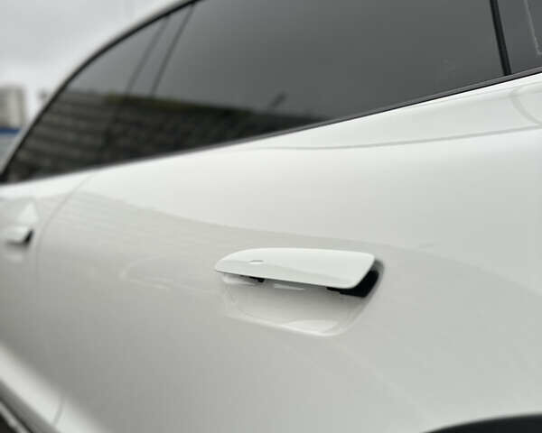 Белый Порше Taycan Cross Turismo, объемом двигателя 0 л и пробегом 81 тыс. км за 70000 $, фото 27 на Automoto.ua