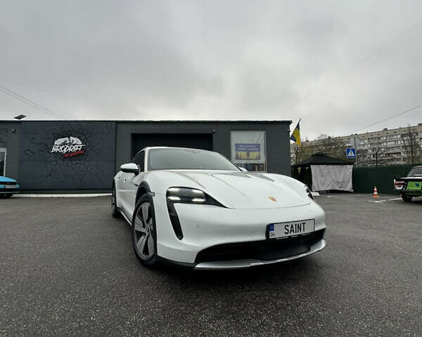 Белый Порше Taycan Cross Turismo, объемом двигателя 0 л и пробегом 81 тыс. км за 70000 $, фото 31 на Automoto.ua