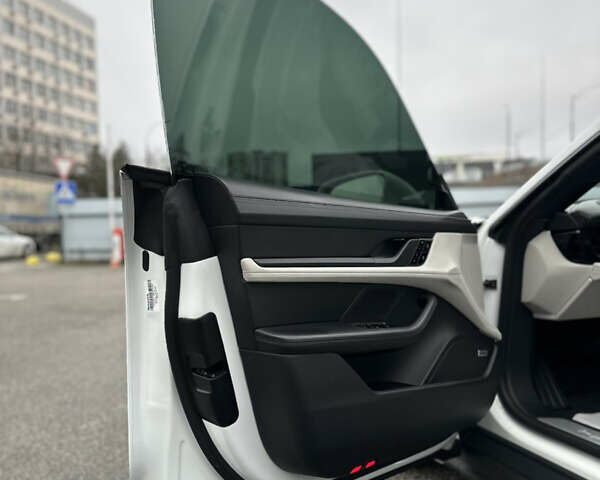 Белый Порше Taycan Cross Turismo, объемом двигателя 0 л и пробегом 81 тыс. км за 70000 $, фото 19 на Automoto.ua