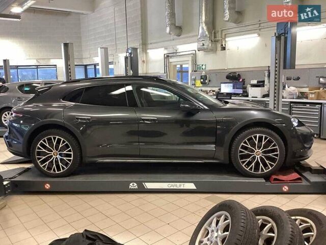 Черный Порше Taycan Cross Turismo, объемом двигателя 0 л и пробегом 39 тыс. км за 66900 $, фото 2 на Automoto.ua