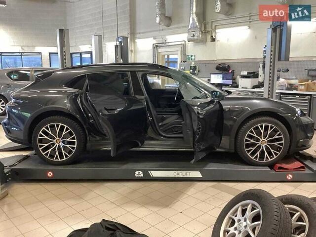 Черный Порше Taycan Cross Turismo, объемом двигателя 0 л и пробегом 39 тыс. км за 66900 $, фото 14 на Automoto.ua