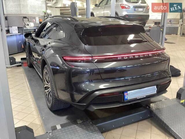 Черный Порше Taycan Cross Turismo, объемом двигателя 0 л и пробегом 39 тыс. км за 66900 $, фото 9 на Automoto.ua