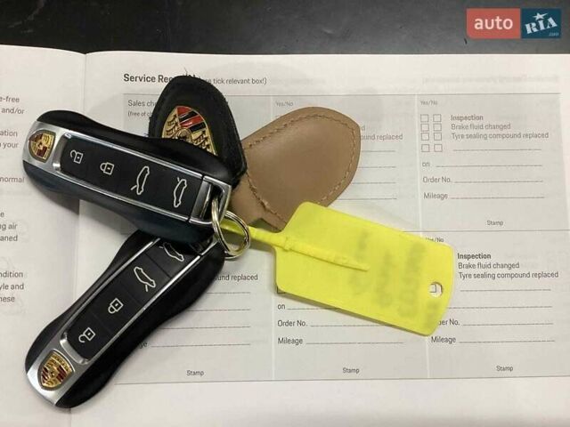 Черный Порше Taycan Cross Turismo, объемом двигателя 0 л и пробегом 39 тыс. км за 66900 $, фото 20 на Automoto.ua