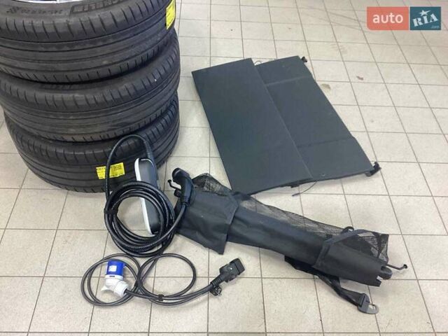 Черный Порше Taycan Cross Turismo, объемом двигателя 0 л и пробегом 39 тыс. км за 66900 $, фото 15 на Automoto.ua