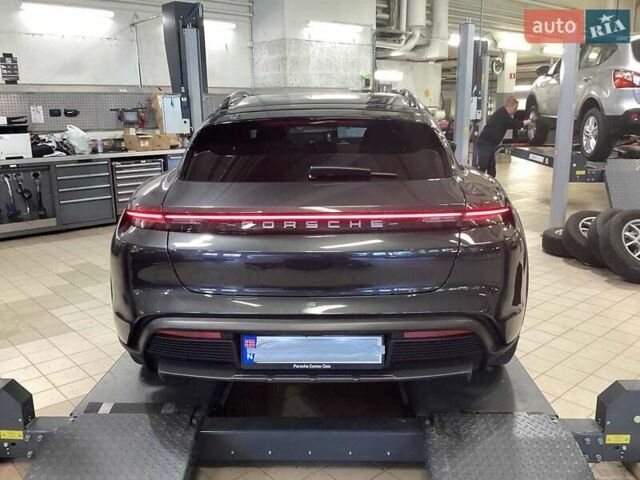 Черный Порше Taycan Cross Turismo, объемом двигателя 0 л и пробегом 39 тыс. км за 66900 $, фото 8 на Automoto.ua
