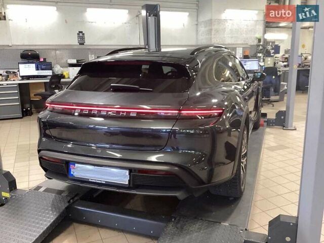Черный Порше Taycan Cross Turismo, объемом двигателя 0 л и пробегом 39 тыс. км за 66900 $, фото 5 на Automoto.ua