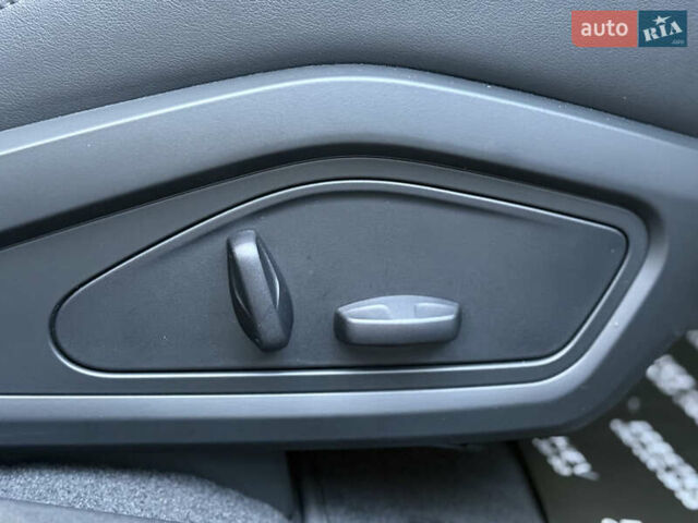 Черный Порше Taycan Cross Turismo, объемом двигателя 0 л и пробегом 15 тыс. км за 85000 $, фото 49 на Automoto.ua