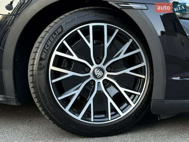 Черный Порше Taycan Cross Turismo, объемом двигателя 0 л и пробегом 15 тыс. км за 85000 $, фото 31 на Automoto.ua