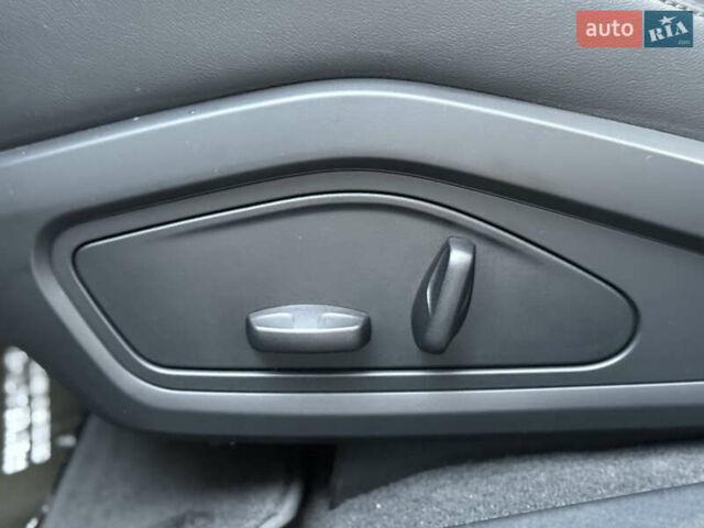 Черный Порше Taycan Cross Turismo, объемом двигателя 0 л и пробегом 15 тыс. км за 88000 $, фото 45 на Automoto.ua