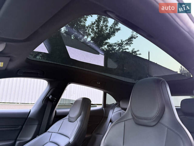 Черный Порше Taycan Cross Turismo, объемом двигателя 0 л и пробегом 15 тыс. км за 88000 $, фото 88 на Automoto.ua