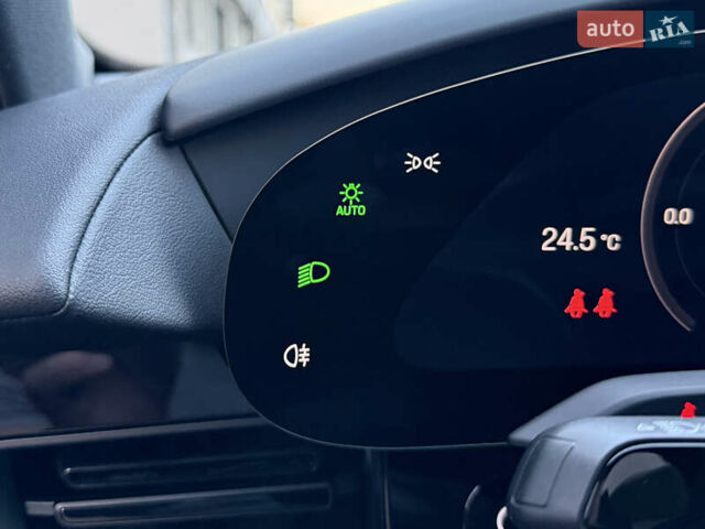 Черный Порше Taycan Cross Turismo, объемом двигателя 0 л и пробегом 15 тыс. км за 85000 $, фото 86 на Automoto.ua