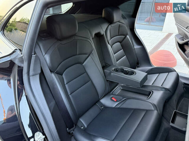 Черный Порше Taycan Cross Turismo, объемом двигателя 0 л и пробегом 15 тыс. км за 88000 $, фото 53 на Automoto.ua