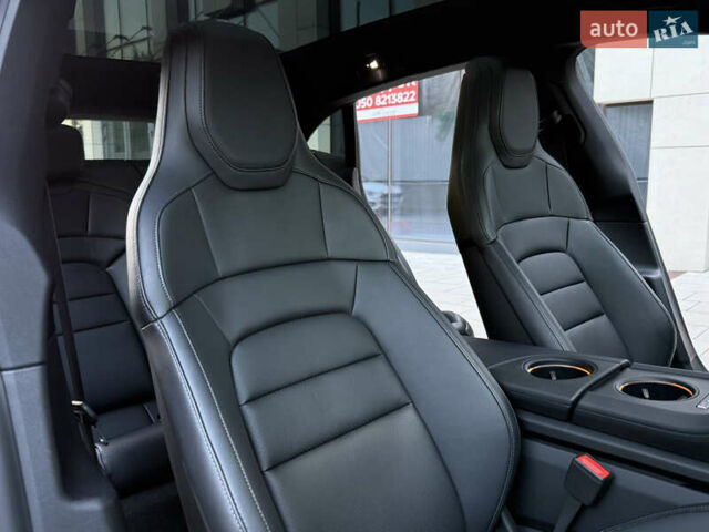 Черный Порше Taycan Cross Turismo, объемом двигателя 0 л и пробегом 15 тыс. км за 89000 $, фото 45 на Automoto.ua