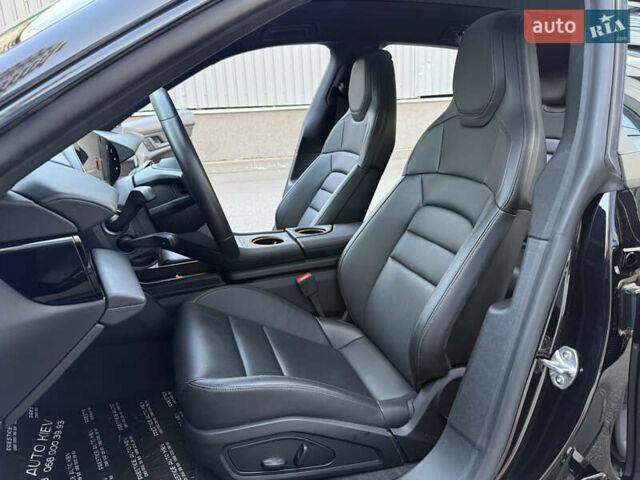 Черный Порше Taycan Cross Turismo, объемом двигателя 0 л и пробегом 15 тыс. км за 89000 $, фото 42 на Automoto.ua