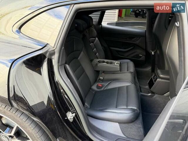 Черный Порше Taycan Cross Turismo, объемом двигателя 0 л и пробегом 15 тыс. км за 74990 $, фото 10 на Automoto.ua