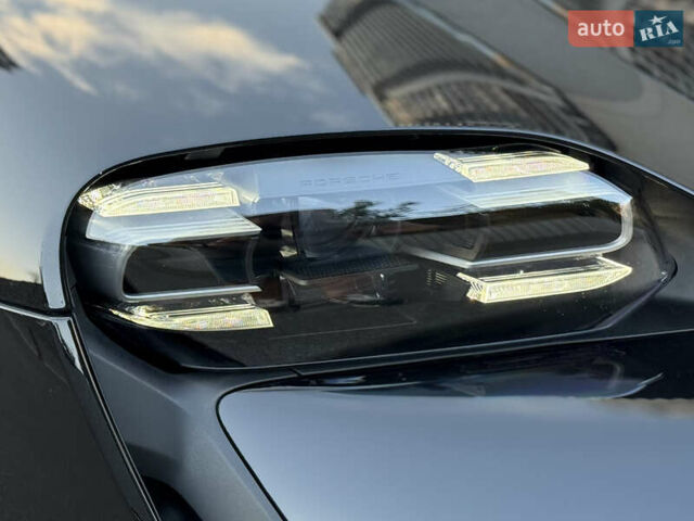 Черный Порше Taycan Cross Turismo, объемом двигателя 0 л и пробегом 15 тыс. км за 88000 $, фото 33 на Automoto.ua