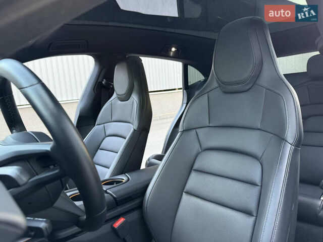 Черный Порше Taycan Cross Turismo, объемом двигателя 0 л и пробегом 15 тыс. км за 88000 $, фото 43 на Automoto.ua
