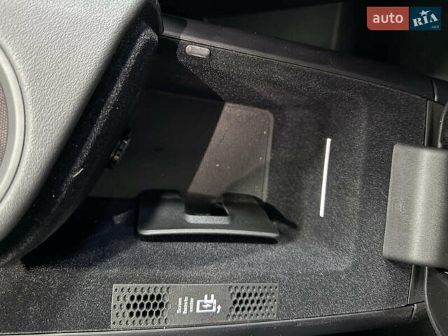 Черный Порше Taycan Cross Turismo, объемом двигателя 0 л и пробегом 15 тыс. км за 88000 $, фото 89 на Automoto.ua